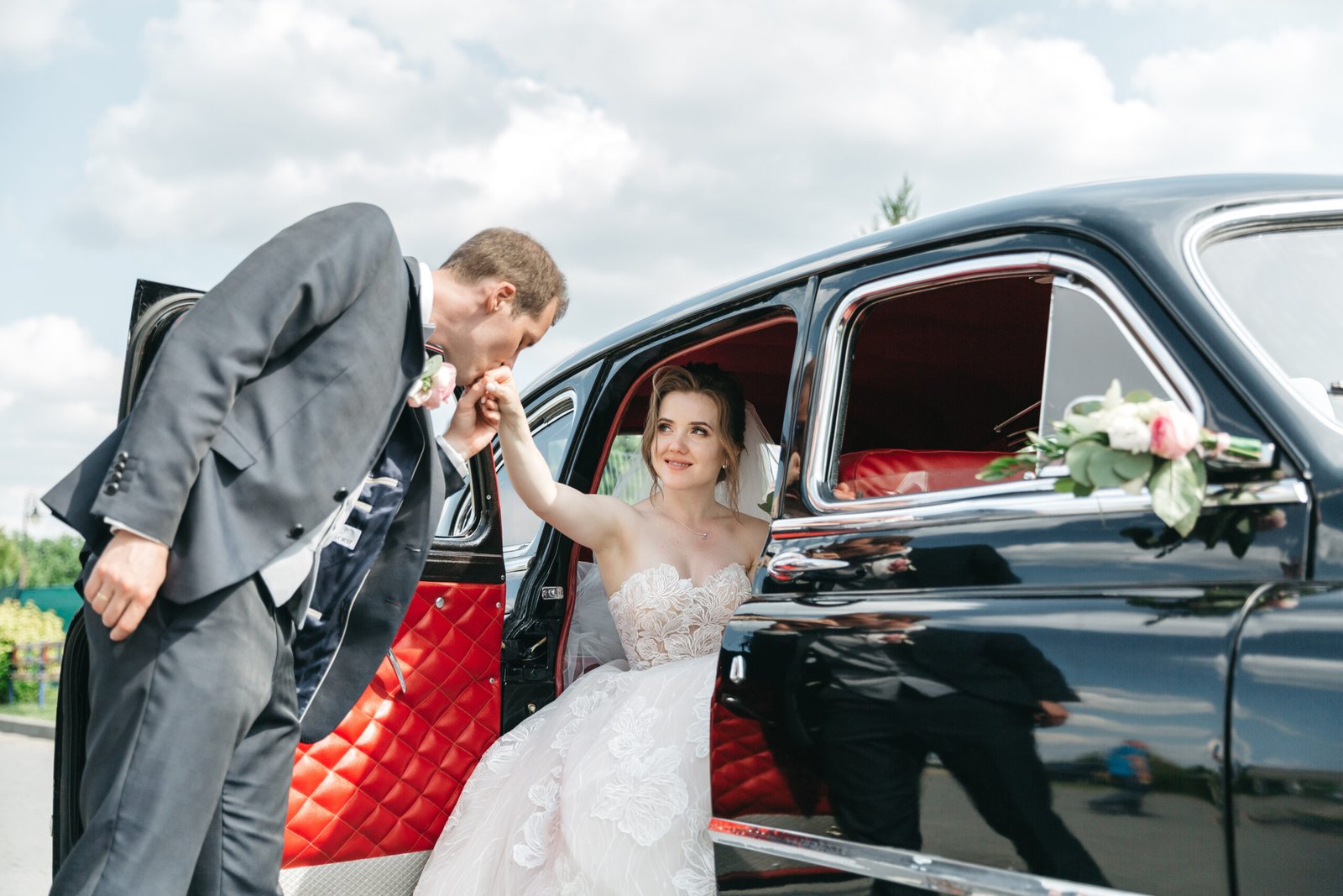 Planning the Perfect Wedding Transportation: From Ceremony to Reception
