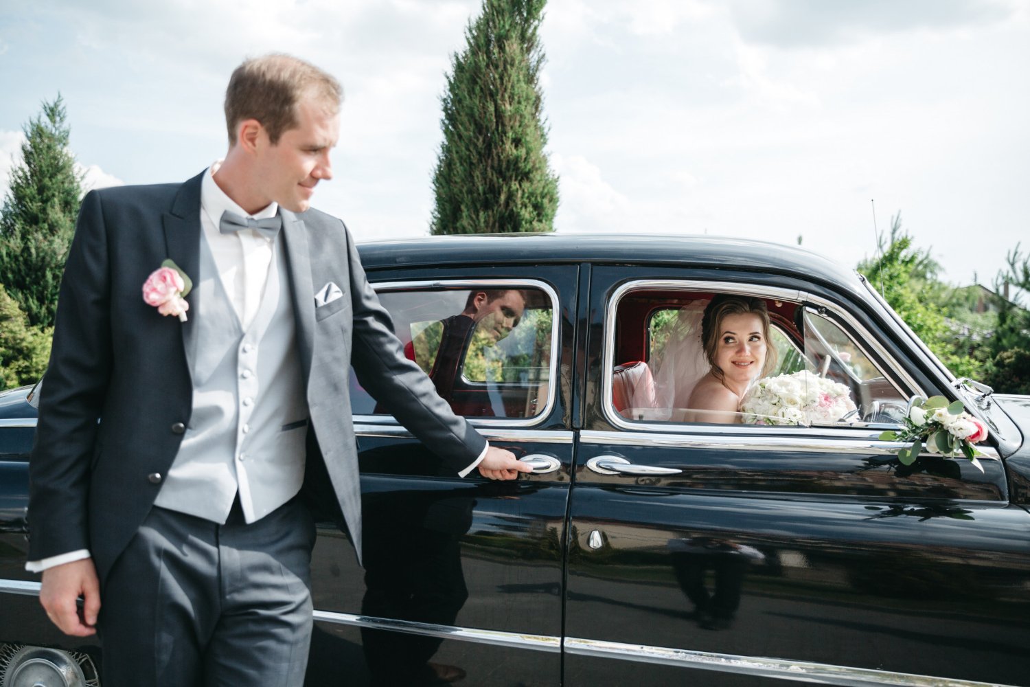 From Ceremony to Reception: Seamless Wedding Transportation in Dallas
